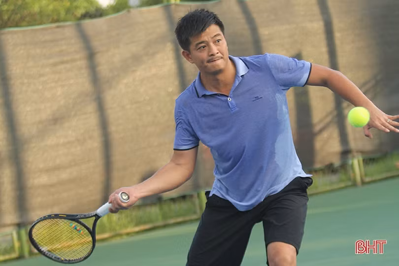 Cặp VĐV đến từ TP Hồ Chí Minh giành cúp Giải Quần vợt ngành Xây dựng Hà Tĩnh mở rộng