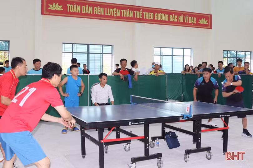 60 VĐV ở Vũ Quang tham gia Giải Bóng bàn chào mừng 65 năm Bác Hồ về thăm Hà Tĩnh 