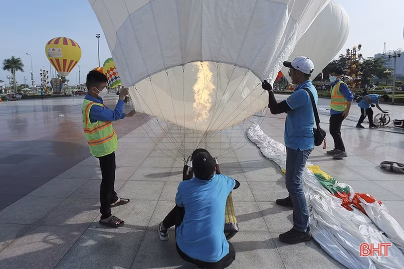 Sẵn sàng trình diễn khinh khí cầu “Hà Tĩnh - đón Sao La về nhà” tại Quảng trường Trần Phú