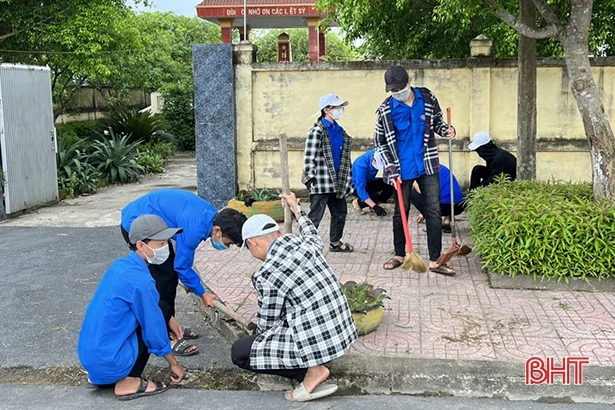 Tuổi trẻ Hà Tĩnh sôi nổi hưởng ứng “Ngày chủ nhật xanh”