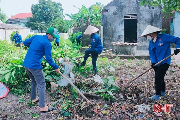 Tuổi trẻ Hà Tĩnh sôi nổi hưởng ứng “Ngày chủ nhật xanh”
