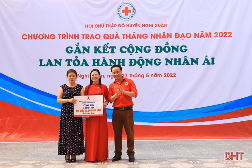 Hơn 96 triệu đồng hỗ trợ học sinh nghèo, hộ dân gặp hoàn cảnh khó khăn ở Nghi Xuân