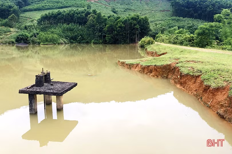 Đập Đình Đẹ bị xói lở nghiêm trọng, người dân bất an!