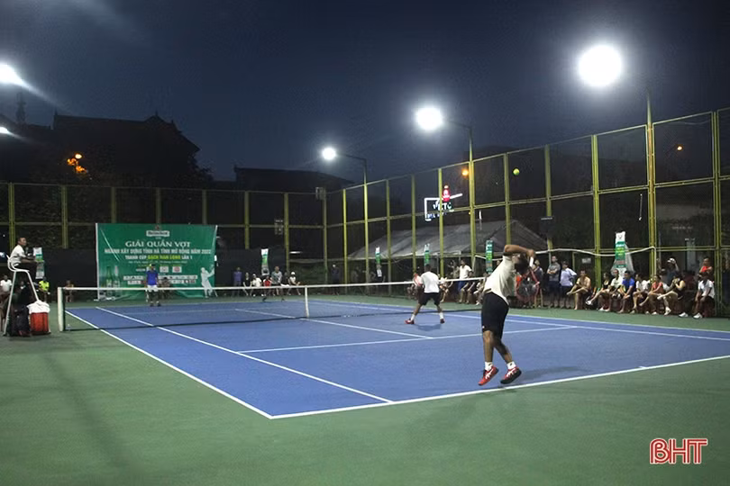 Cặp VĐV đến từ TP Hồ Chí Minh giành cúp Giải Quần vợt ngành Xây dựng Hà Tĩnh mở rộng