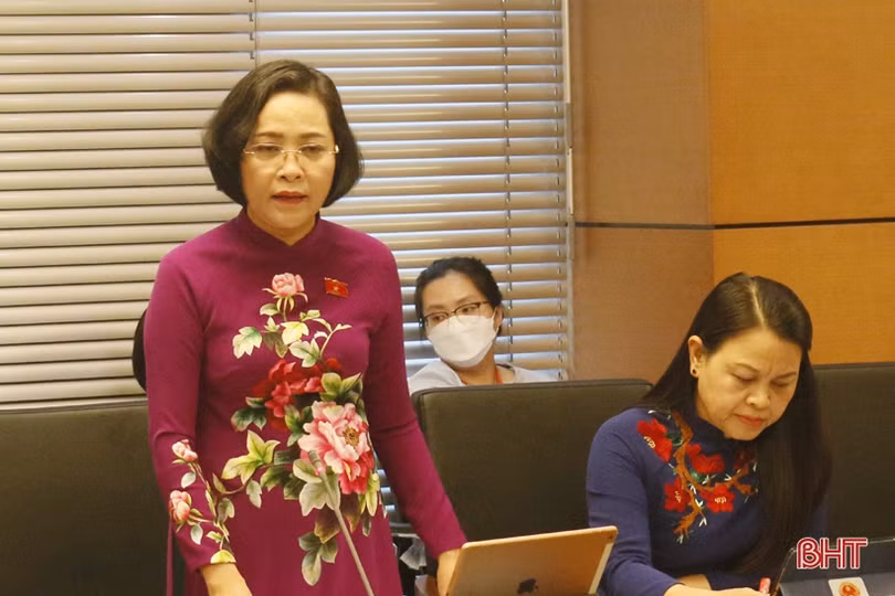 Đoàn ĐBQH Hà Tĩnh tham gia thảo luận tổ về dự thảo nghị quyết và dự án đường Hồ Chí Minh