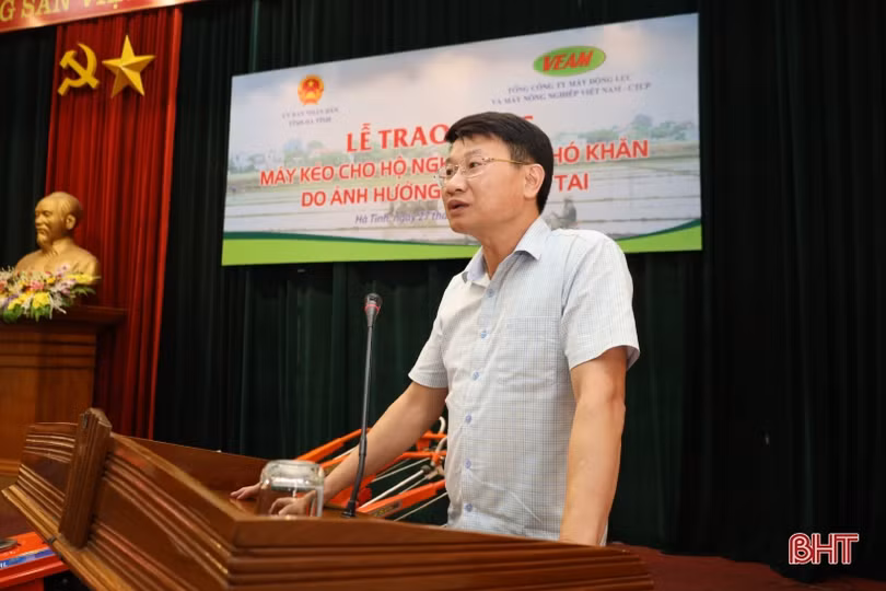 Trao tặng 55 máy kéo cho hộ nghèo ở Hà Tĩnh gặp khó khăn do ảnh hưởng bởi thiên tai