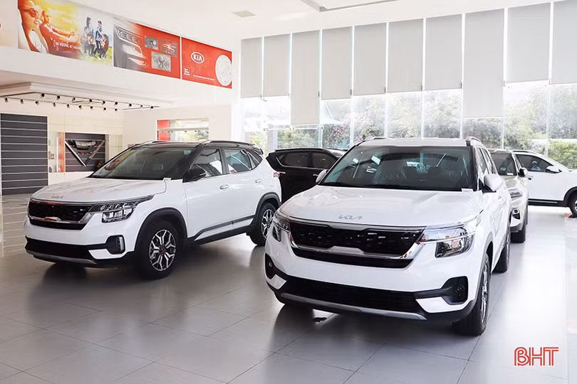 Sắp hết hạn giảm 50% phí trước bạ, các đại lý ô tô tại Hà Tĩnh khan hàng