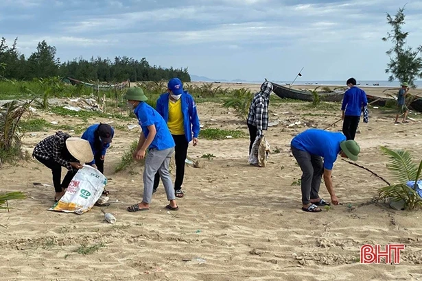 Tuổi trẻ Hà Tĩnh sôi nổi hưởng ứng “Ngày chủ nhật xanh”