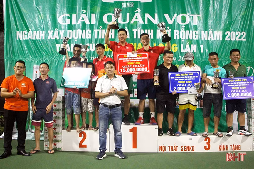 Cặp VĐV đến từ TP Hồ Chí Minh giành cúp Giải Quần vợt ngành Xây dựng Hà Tĩnh mở rộng