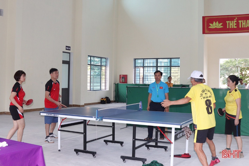 60 VĐV ở Vũ Quang tham gia Giải Bóng bàn chào mừng 65 năm Bác Hồ về thăm Hà Tĩnh 