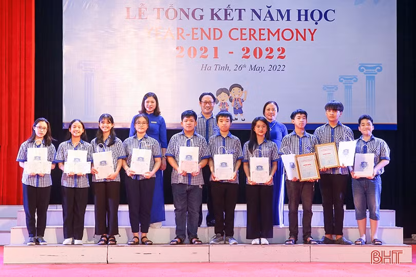 Trường Albert Einstein Hà Tĩnh vinh danh học sinh xuất sắc