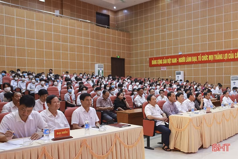 Can Lộc khen thưởng học sinh giỏi các cấp, năm học 2021- 2022