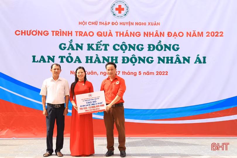 Hơn 96 triệu đồng hỗ trợ học sinh nghèo, hộ dân gặp hoàn cảnh khó khăn ở Nghi Xuân