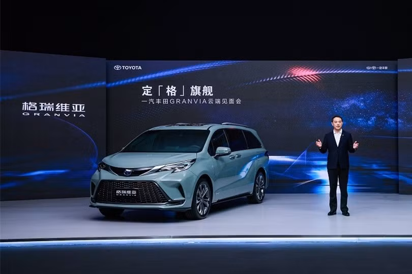 Toyota Granvia 2022 trình làng, cạnh tranh cùng Kia Carnival