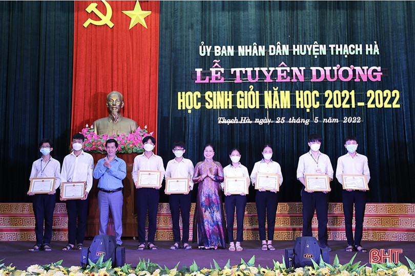 Thạch Hà tiếp tục vào tốp đầu của tỉnh về số lượng học sinh giỏi các cấp ảnh 6 Thạch Hà tiếp tục vào tốp đầu của tỉnh về số lượng học sinh giỏi các cấp