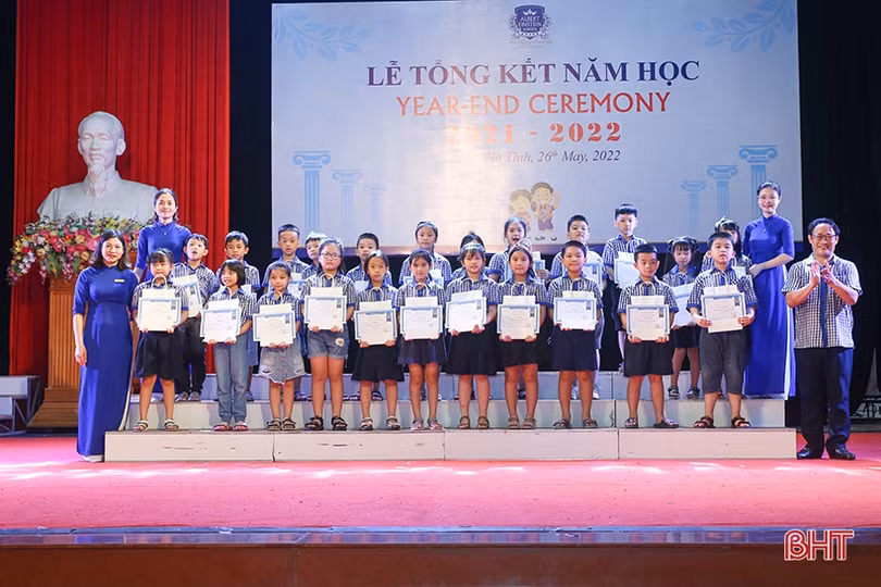 Trường Albert Einstein Hà Tĩnh vinh danh học sinh xuất sắc