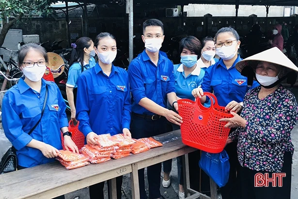 Tuổi trẻ Hà Tĩnh sôi nổi hưởng ứng “Ngày chủ nhật xanh”