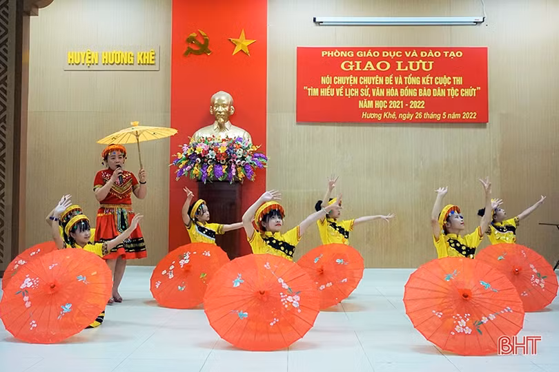 Trao thưởng Cuộc thi “Tìm hiểu về lịch sử, văn hóa đồng bào dân tộc Chứt” 