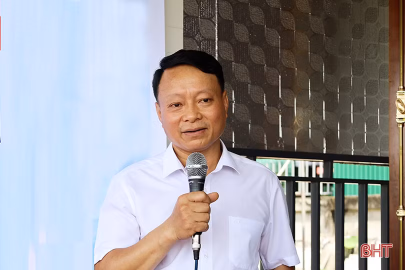 Khởi công và bàn giao nhà ở cho gia đình hoàn cảnh đặc biệt khó khăn 