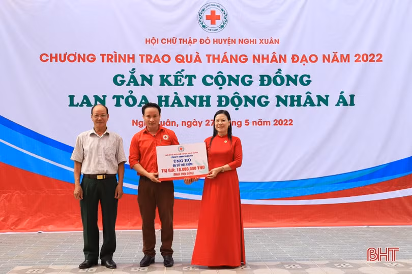 Hơn 96 triệu đồng hỗ trợ học sinh nghèo, hộ dân gặp hoàn cảnh khó khăn ở Nghi Xuân