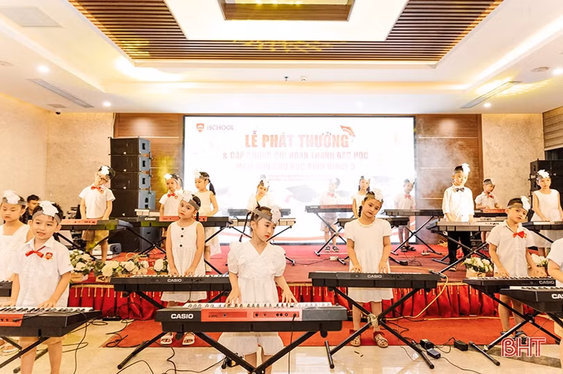 Trao chứng chỉ hoàn thành bậc học và phát thưởng cho hơn 300 học sinh mầm non iSchool Hà Tĩnh