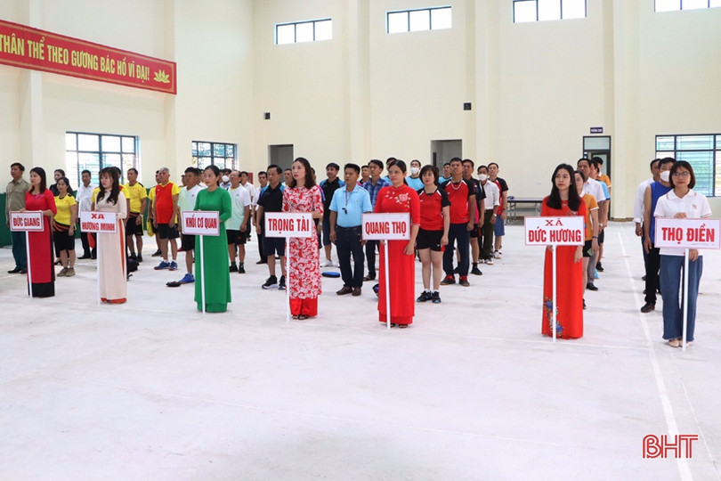 60 VĐV ở Vũ Quang tham gia Giải Bóng bàn chào mừng 65 năm Bác Hồ về thăm Hà Tĩnh 