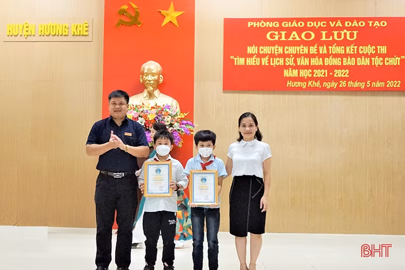 Trao thưởng Cuộc thi “Tìm hiểu về lịch sử, văn hóa đồng bào dân tộc Chứt” 