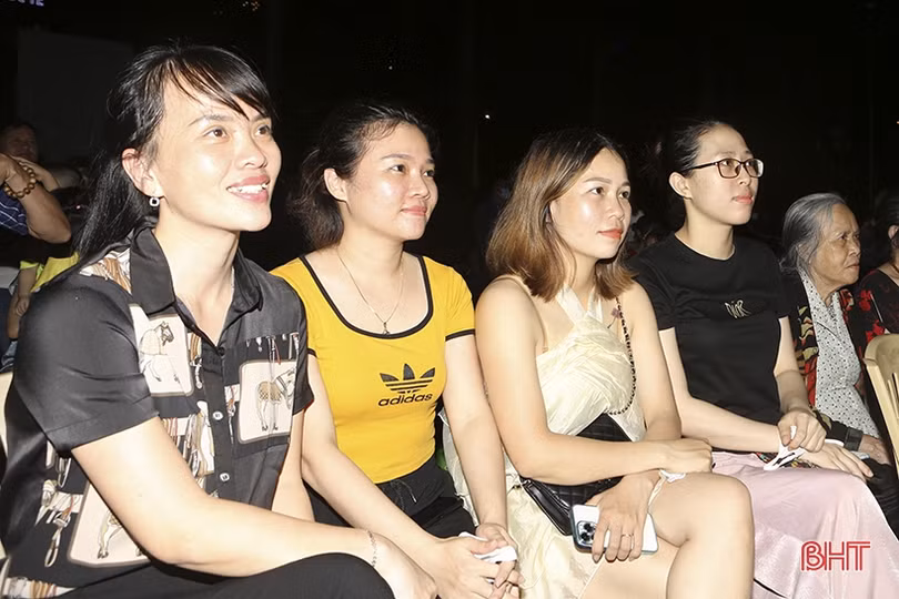 Xúc động chương trình nghệ thuật “Hà Tĩnh ghi nhớ ơn Người”