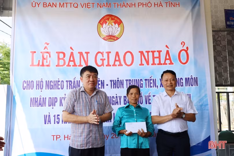 Khởi công và bàn giao nhà ở cho gia đình hoàn cảnh đặc biệt khó khăn 