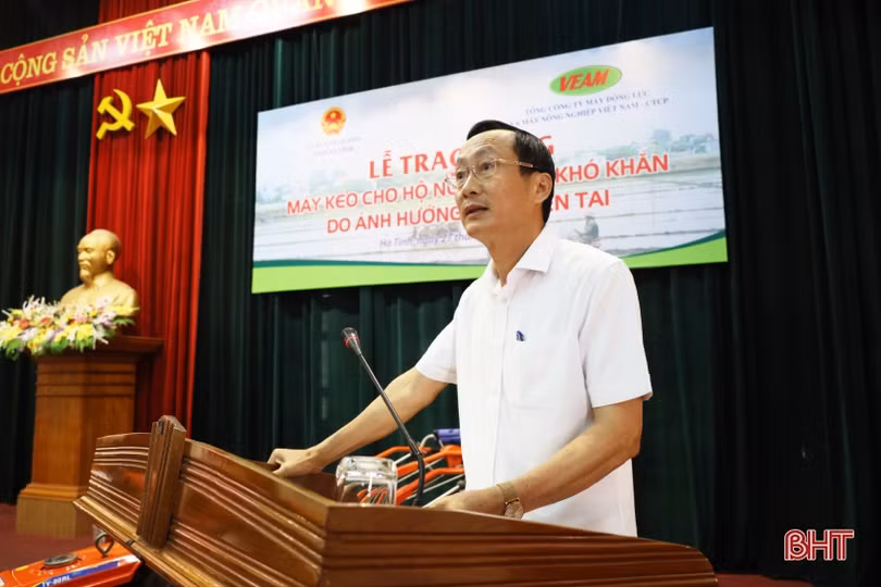 Trao tặng 55 máy kéo cho hộ nghèo ở Hà Tĩnh gặp khó khăn do ảnh hưởng bởi thiên tai