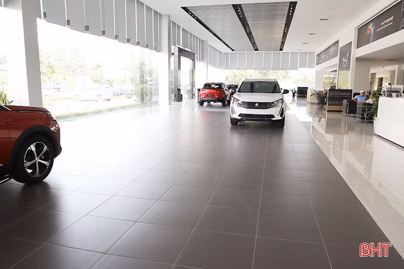 Sắp hết hạn giảm 50% phí trước bạ, các đại lý ô tô tại Hà Tĩnh khan hàng