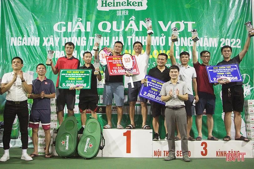 Cặp VĐV đến từ TP Hồ Chí Minh giành cúp Giải Quần vợt ngành Xây dựng Hà Tĩnh mở rộng