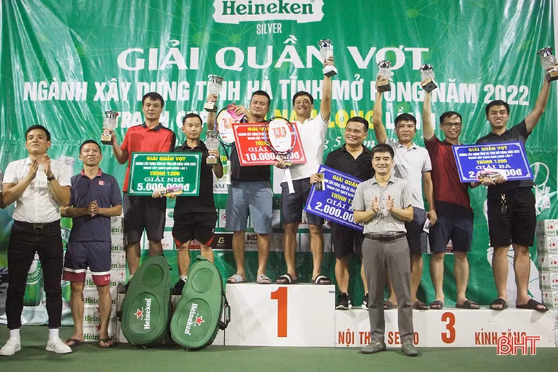 Cặp VĐV đến từ TP Hồ Chí Minh giành cúp Giải Quần vợt ngành Xây dựng Hà Tĩnh mở rộng
