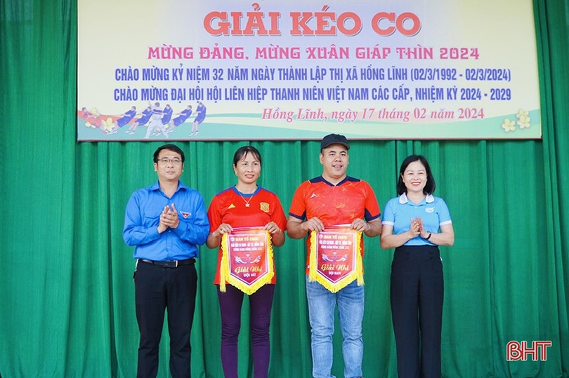 Tranh tài kéo co ở thị xã Hồng Lĩnh