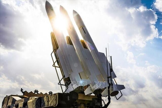 Iran ra mắt hệ thống phòng không mới