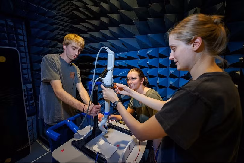 Ca phẫu thuật đầu tiên trong không gian