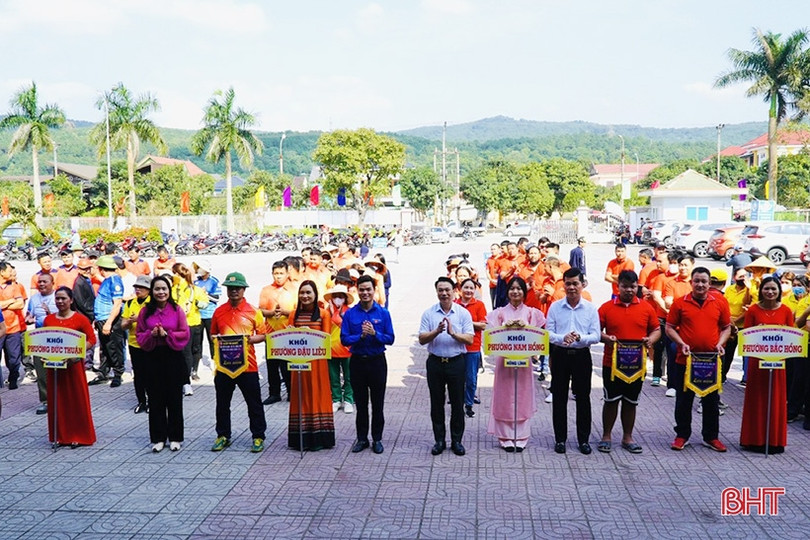 Tranh tài kéo co ở thị xã Hồng Lĩnh