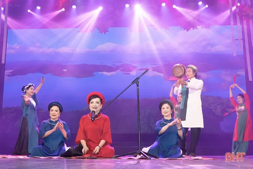 Ca sĩ Thái Bảo: Giọng hát dân ca ngọt ngào theo năm tháng