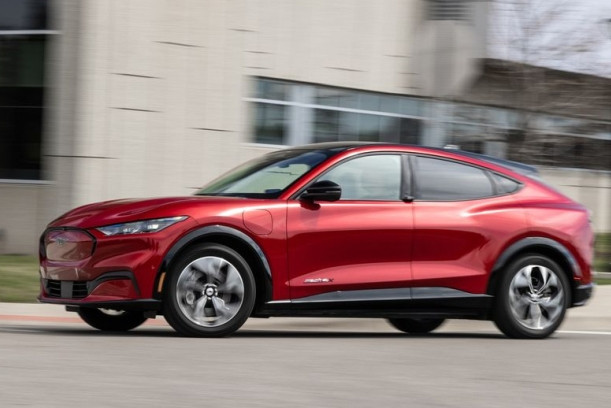 Ford lặng lẽ phát triển xe điện giá rẻ để đấu Tesla