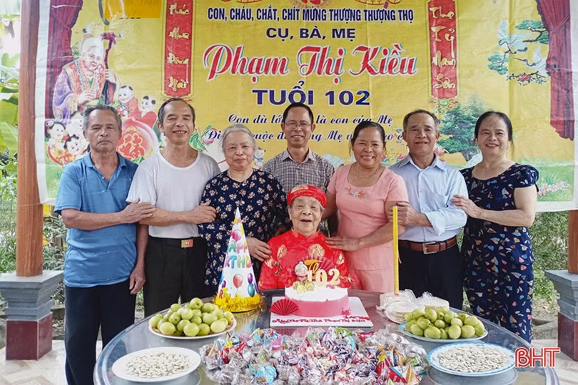 Mừng thọ đầu năm trang trọng, ấm cúng