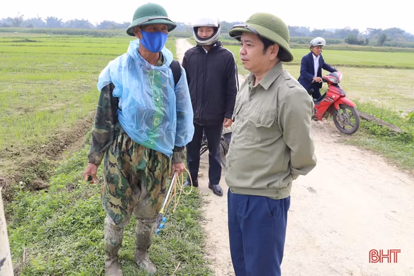 Lãnh đạo huyện Hương Sơn động viên sản xuất đầu năm