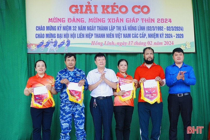 Tranh tài kéo co ở thị xã Hồng Lĩnh