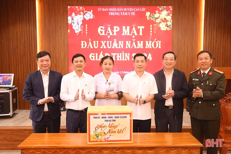 Lãnh đạo tỉnh động viên sản xuất đầu năm tại Can Lộc