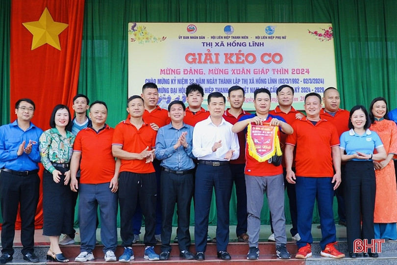 Tranh tài kéo co ở thị xã Hồng Lĩnh