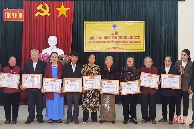 Mừng thọ đầu năm trang trọng, ấm cúng