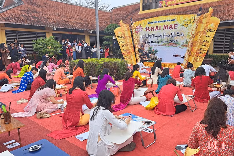 Thi viết thư pháp trên quê hương Đại thi hào Nguyễn Du