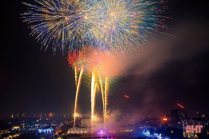 Cổ vũ Nhân dân bước vào mùa xuân mới tràn đầy tin yêu