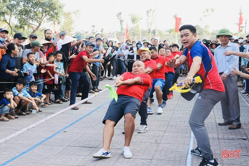 Tranh tài kéo co ở thị xã Hồng Lĩnh