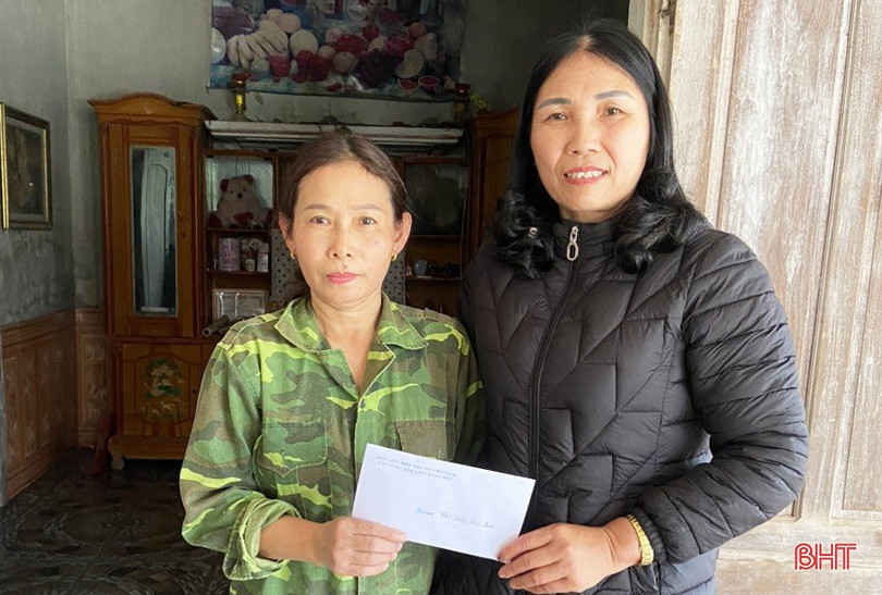 Liên hiệp Hội Phụ nữ Việt Nam tại Đức tặng quà tết cho hoàn cảnh khó khăn ở Hà Tĩnh