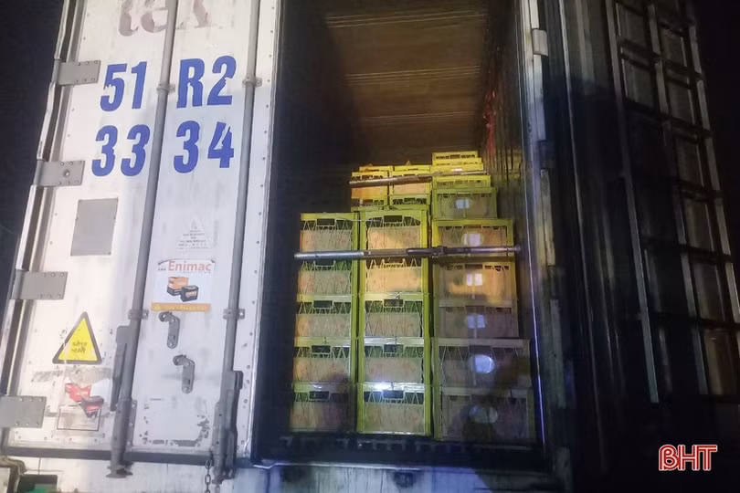 Cháy xe đầu kéo chở hoa quả trên đường tránh TP Hà Tĩnh